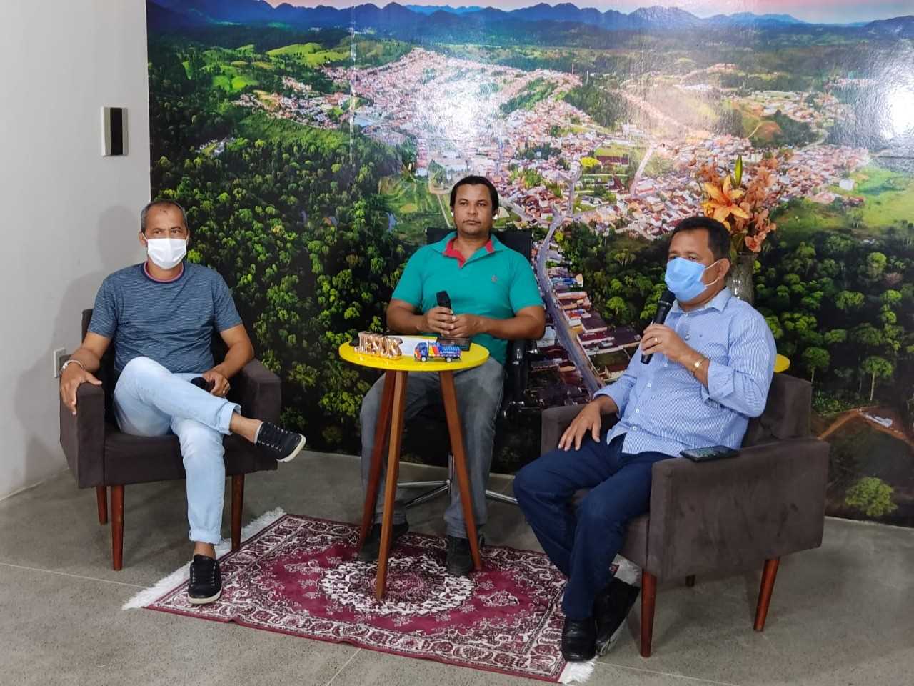 Camacã: Prefeito Paulo do Gás na LIVE “Fala Prefeito” apresenta obras e em breve um presente surpresa para Leoventura